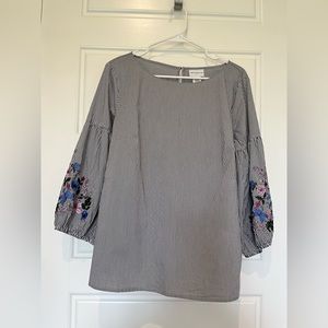 Liz Claiborne embroidered sleeve top.  Size Large
